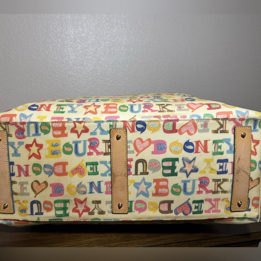 Dooney & Bourke Vintage travel bag. - Picture 9 of 16
